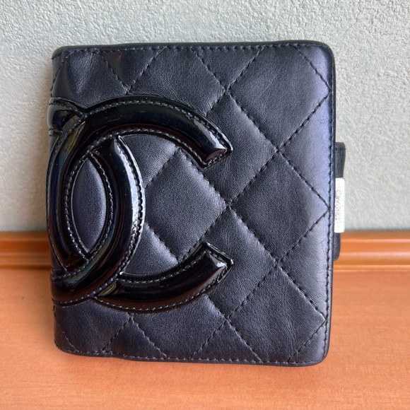 CHANEL wallet with coin compartment - Picture 1 of 12
